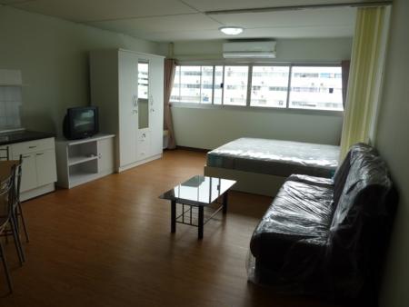 ให้เช่าห้อง
ห้องขนาดเล็กวิวด้านนอก อาคาร C1 ชั้น 12