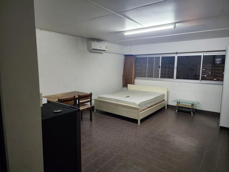 ให้เช่าห้อง 
 ห้องขนาดกลางด้านนอก อาคาร C1 ชั้น 1